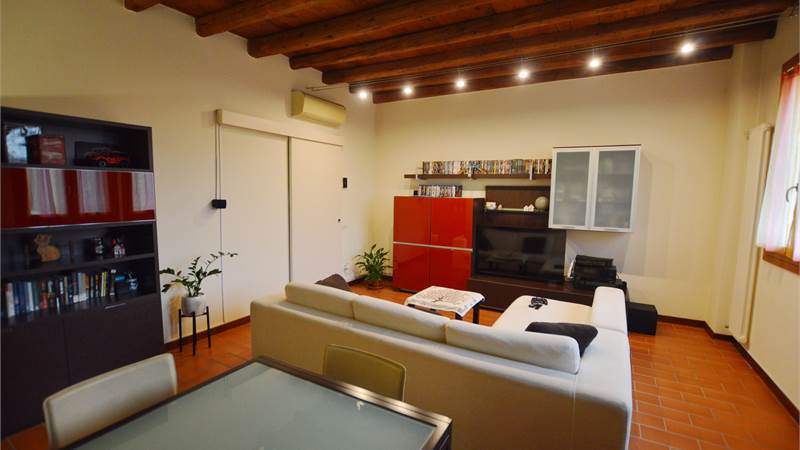 Splendido appartamento all'ultimo piano in un contesto signorile.